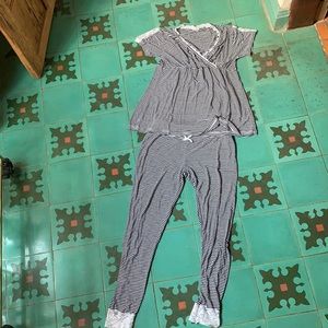 Nursing pajamas